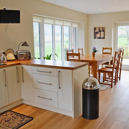 Riverbank Holiday home *